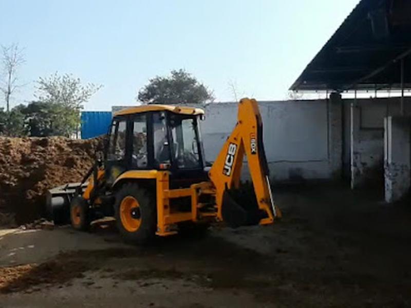 Compost preparation yard with a JCB loader at Divin Mushroom Farm